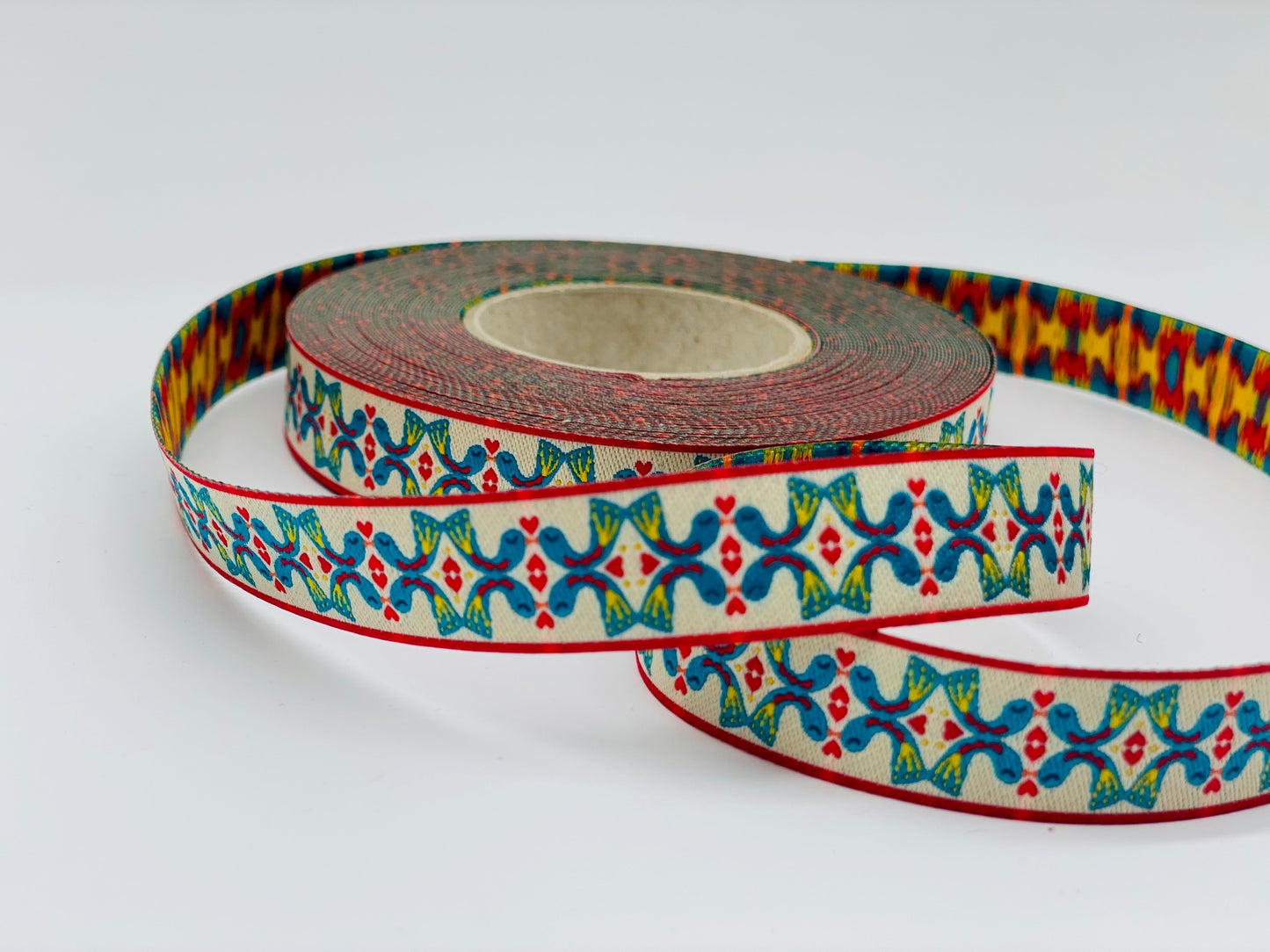 Webband Kissing Birds