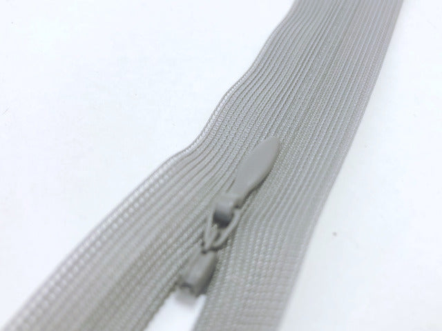 Nahtverdeckter Reißverschluss Lichtgrau 40 cm