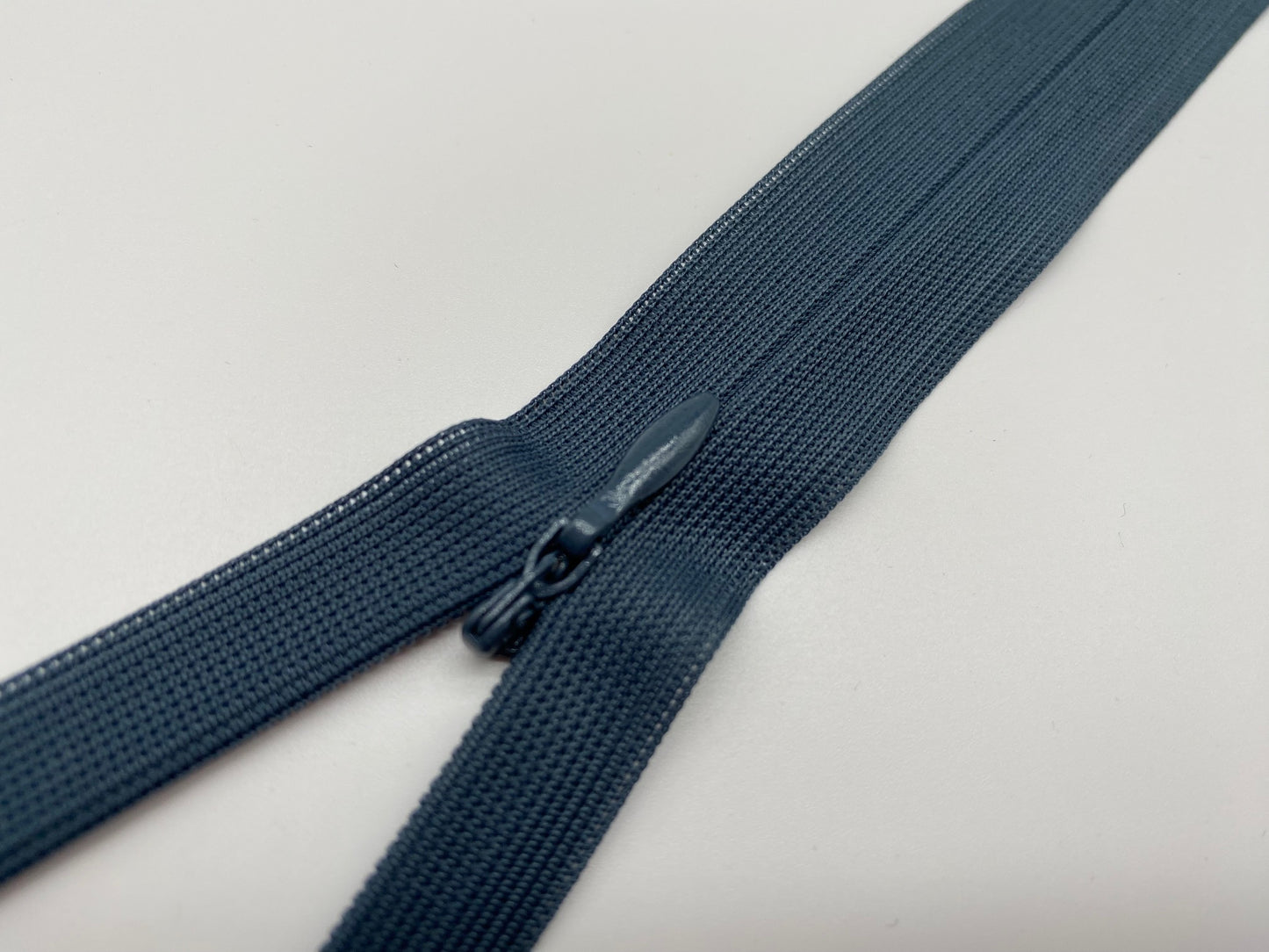 Nahtverdeckter Reißverschluss Dunkles Graublau 40 cm