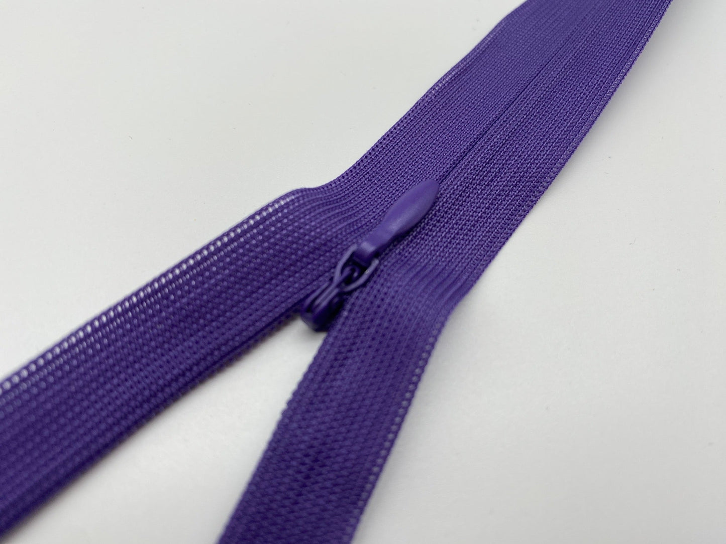 Nahtverdeckter Reißverschluss Violett 40 cm