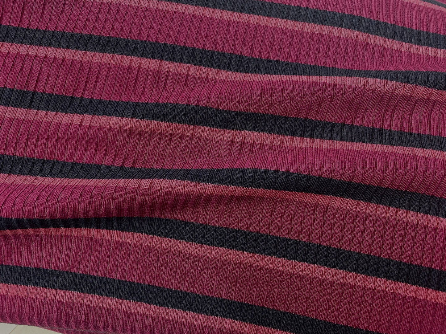 MILK-Tencel gestreifter Rippenstrick elastisch