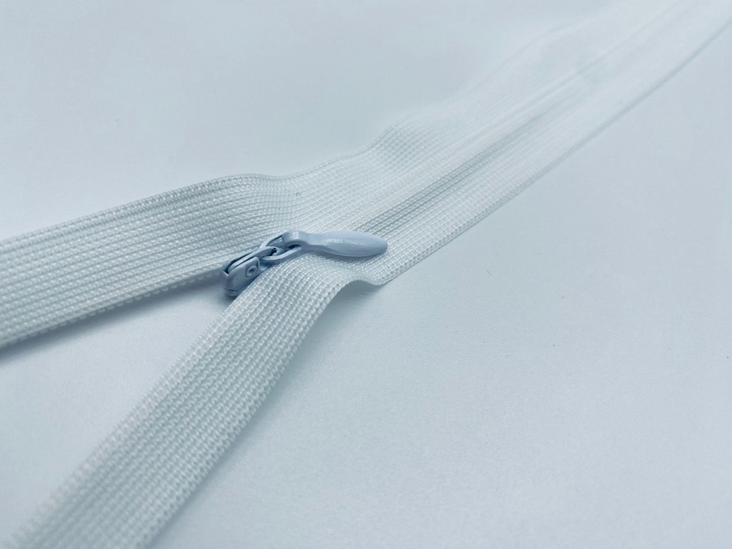 Nahtverdeckter Reißverschluss Weiß 40 cm