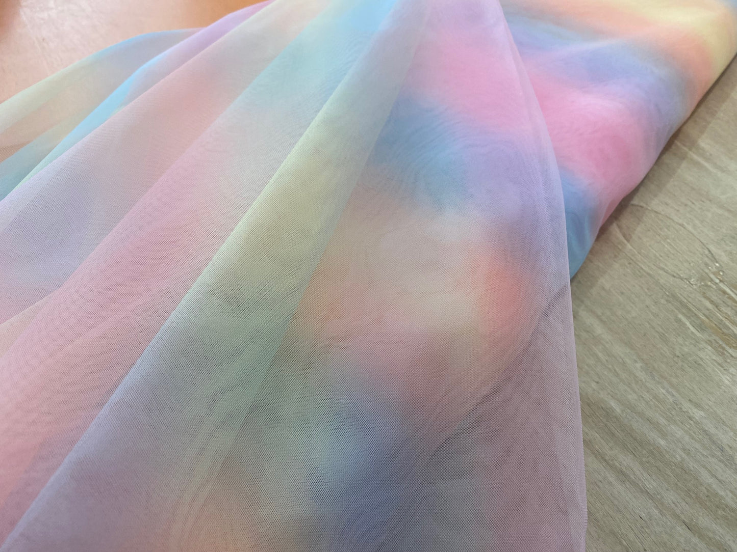 Feiner Regenbogen-Tüll Multicolor