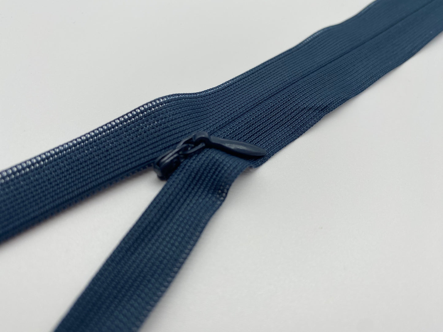 Nahtverdeckter Reißverschluss Dunkelblau 40 cm