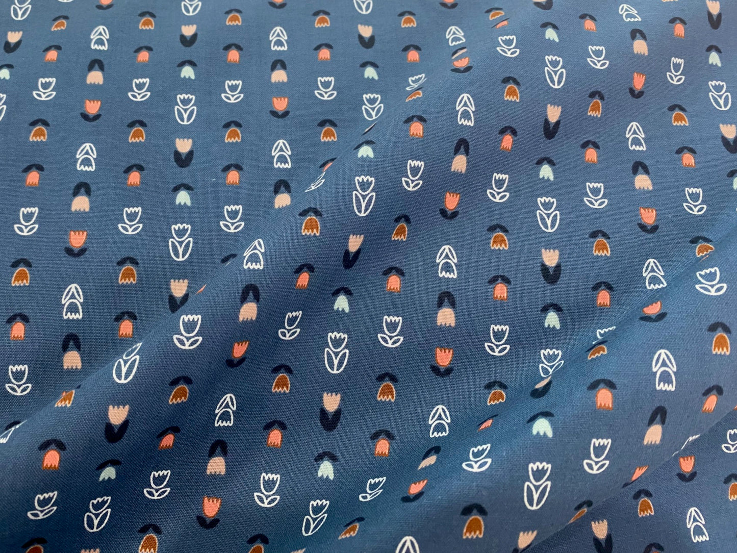 Baumwollstoff Tiny Tulips Rauchblau