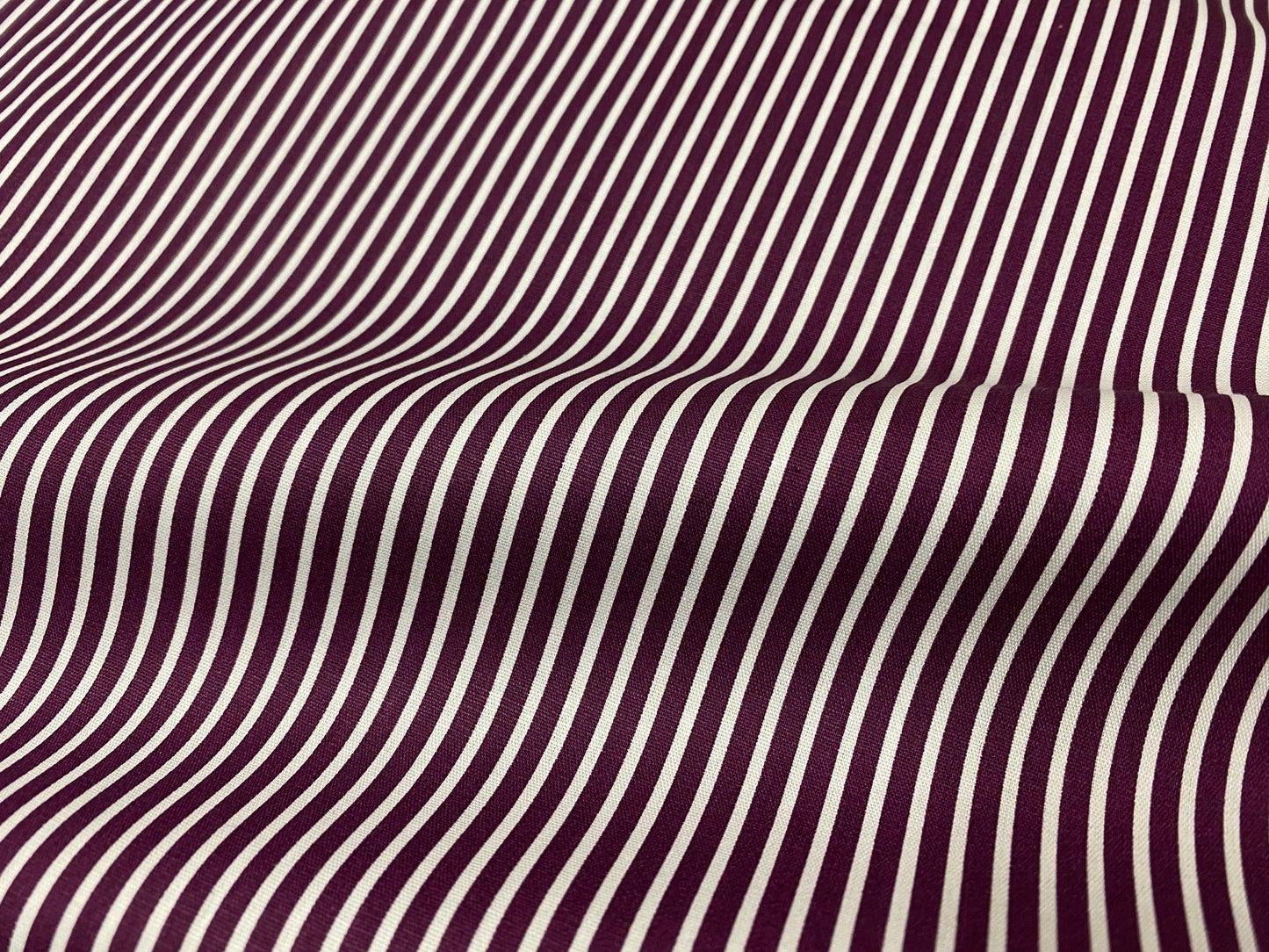Baumwollstoff Streifen Aubergine