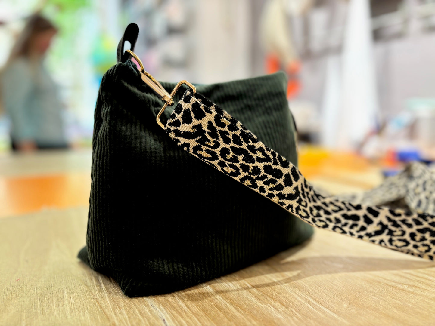 Breitcord Uni Dunkelgrün