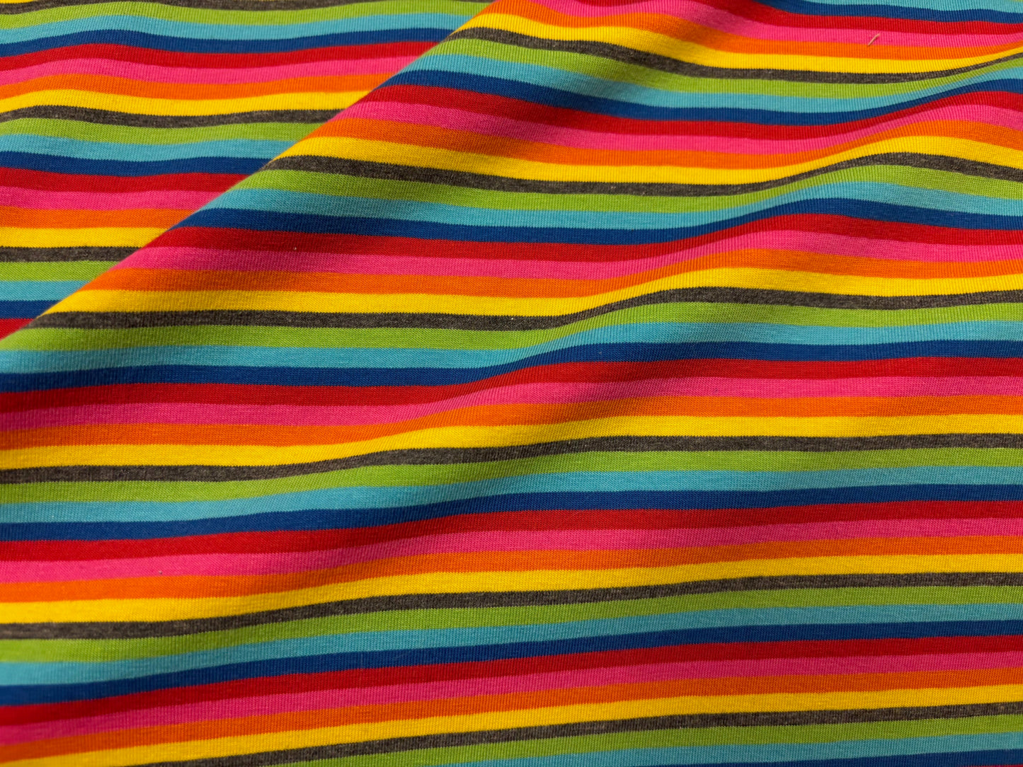 Jersey Schmale Regenbogenstreifen