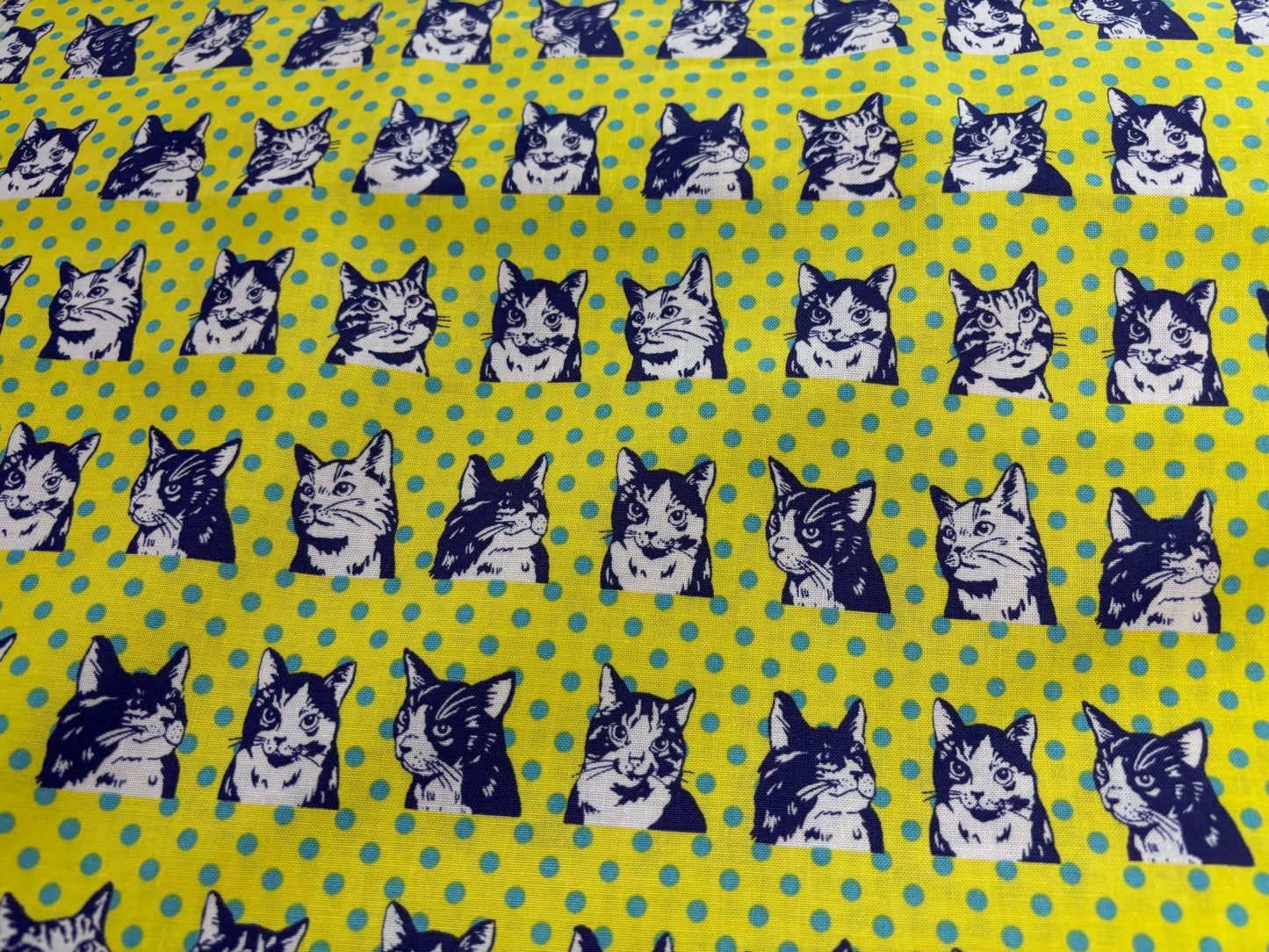 Baumwollstoff Katzen Gelb gepunktet