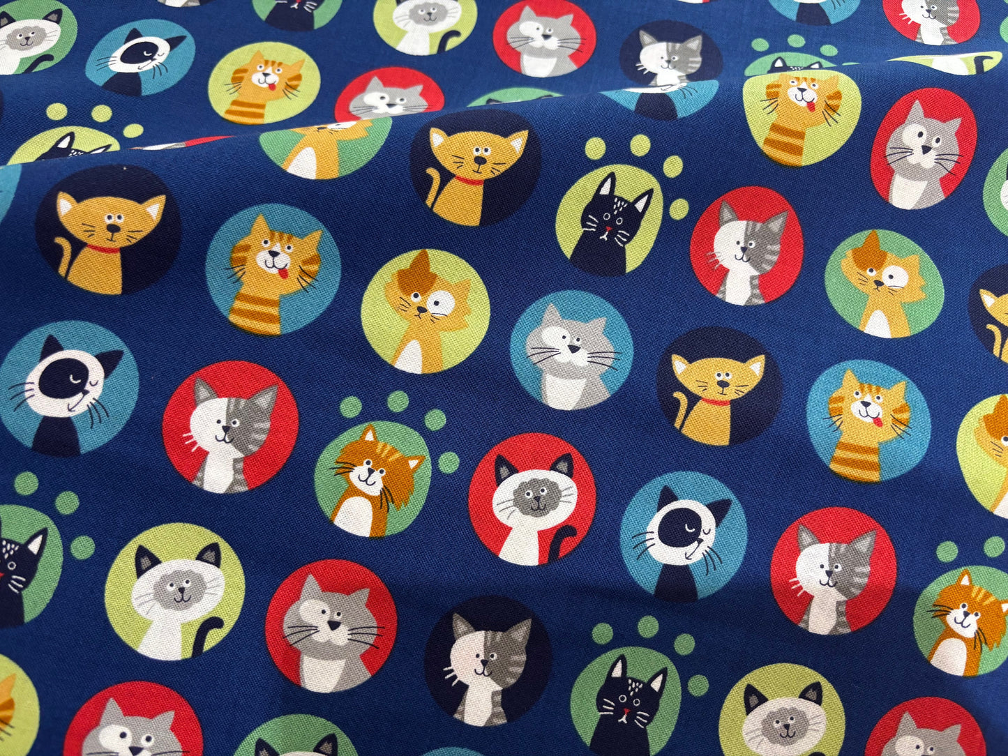 Baumwollstoff Katzen-Buttons