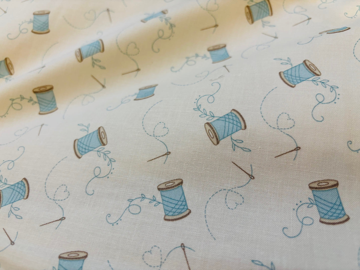 Baumwollstoff Mit Nadel und Faden