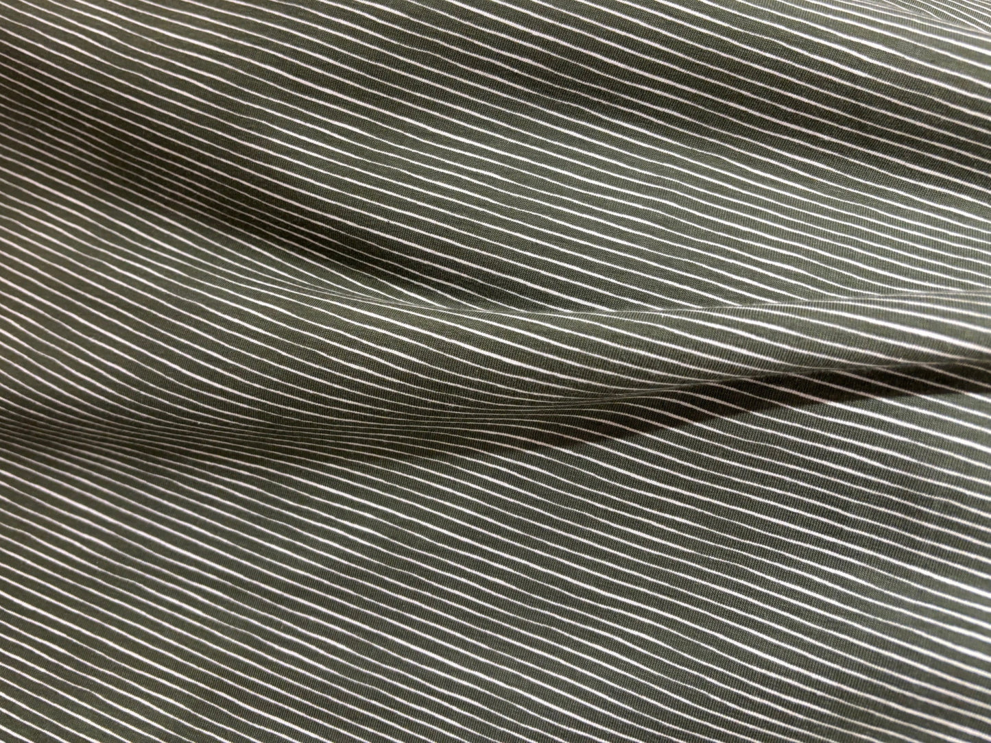 Jersey mit unregelmäßigen Streifen Grün