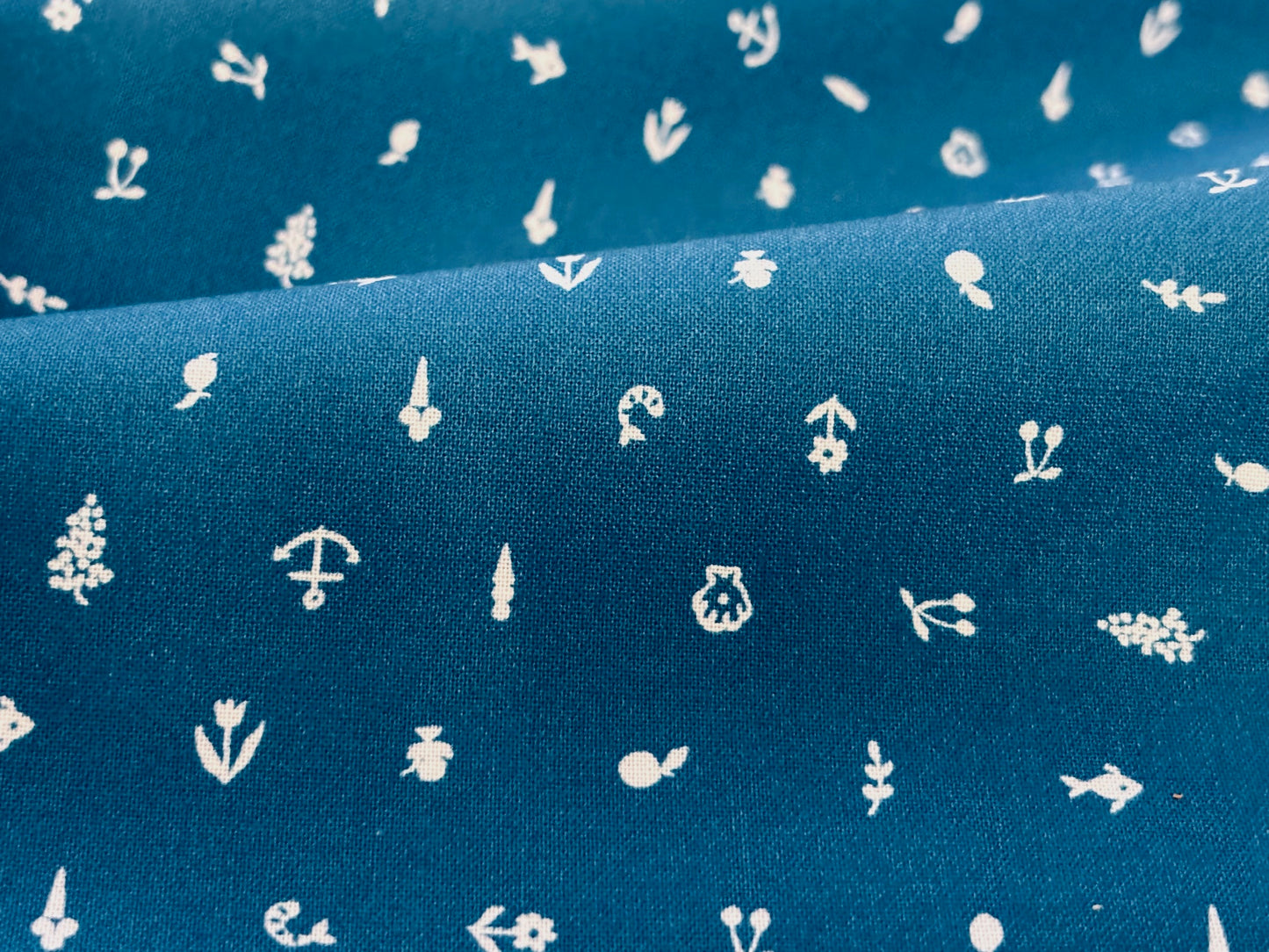 Bio-Baumwollstoff Nice Nice Kleine Symbole Blau