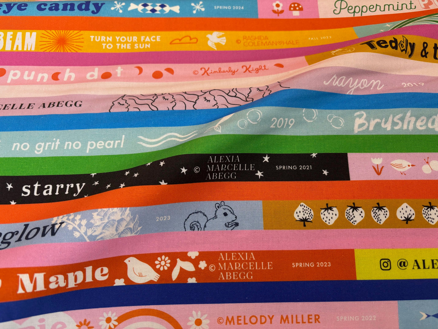 Baumwollstoff Collect them all Ruby Star Society