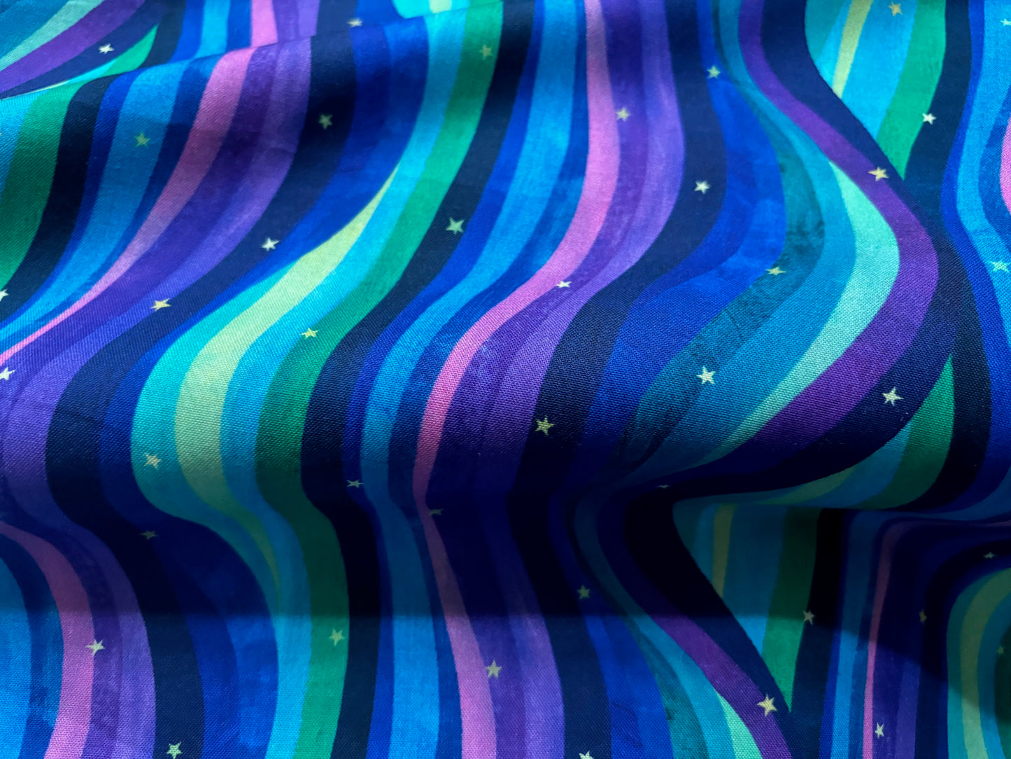 Baumwollstoff Northern Lights Wellen und Sterne