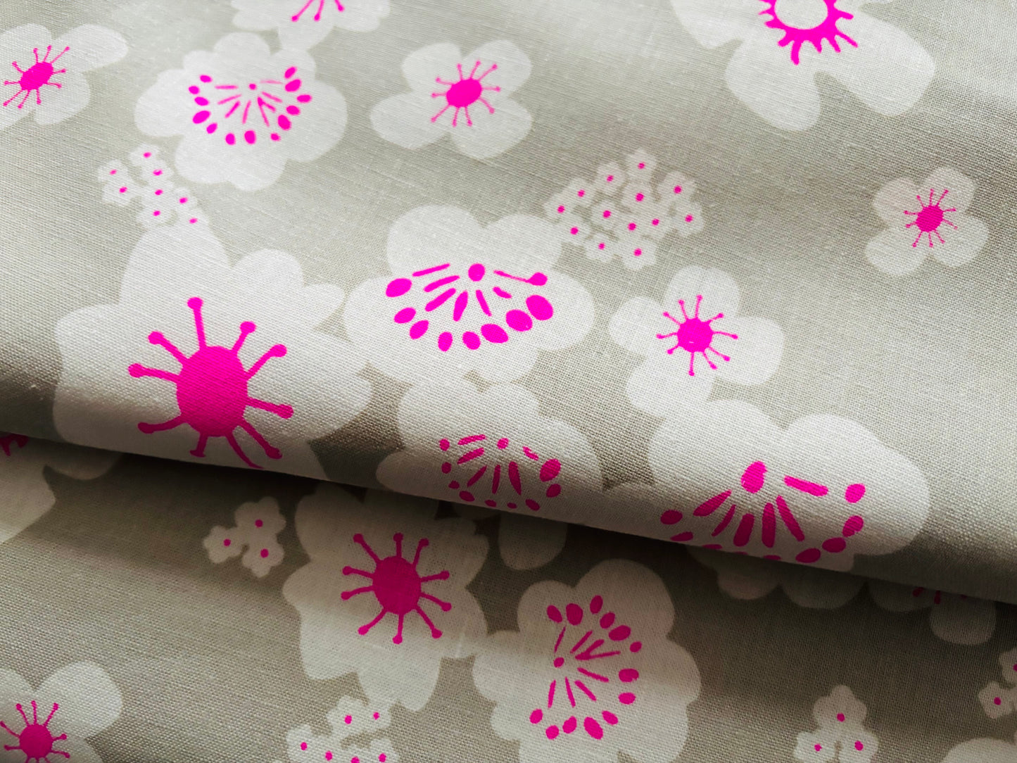 Baumwollstoff Paper Cuts Neon Pink Ruby Star Society