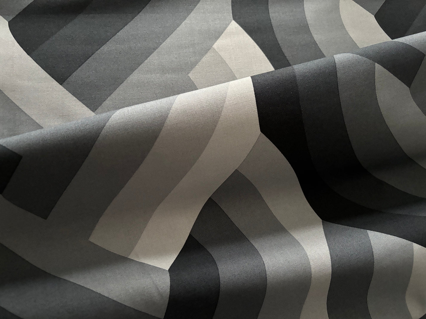 Baumwollstoff Echo Graue Wellen Moda