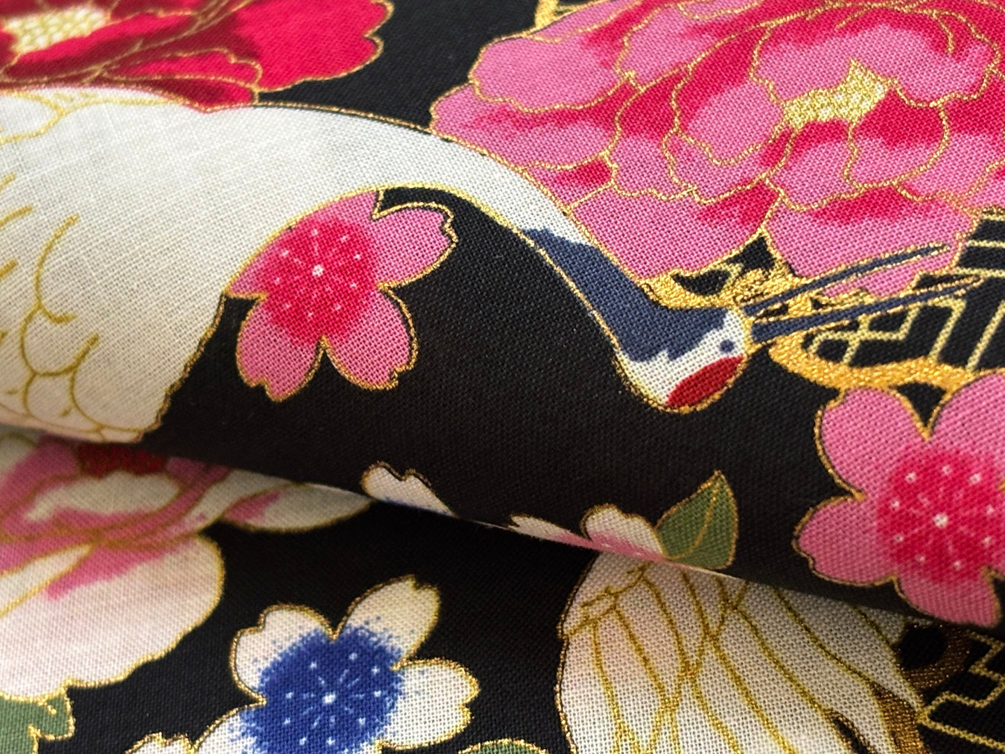 Baumwollstoff ASIA Kraniche Schwarz Pink Gold