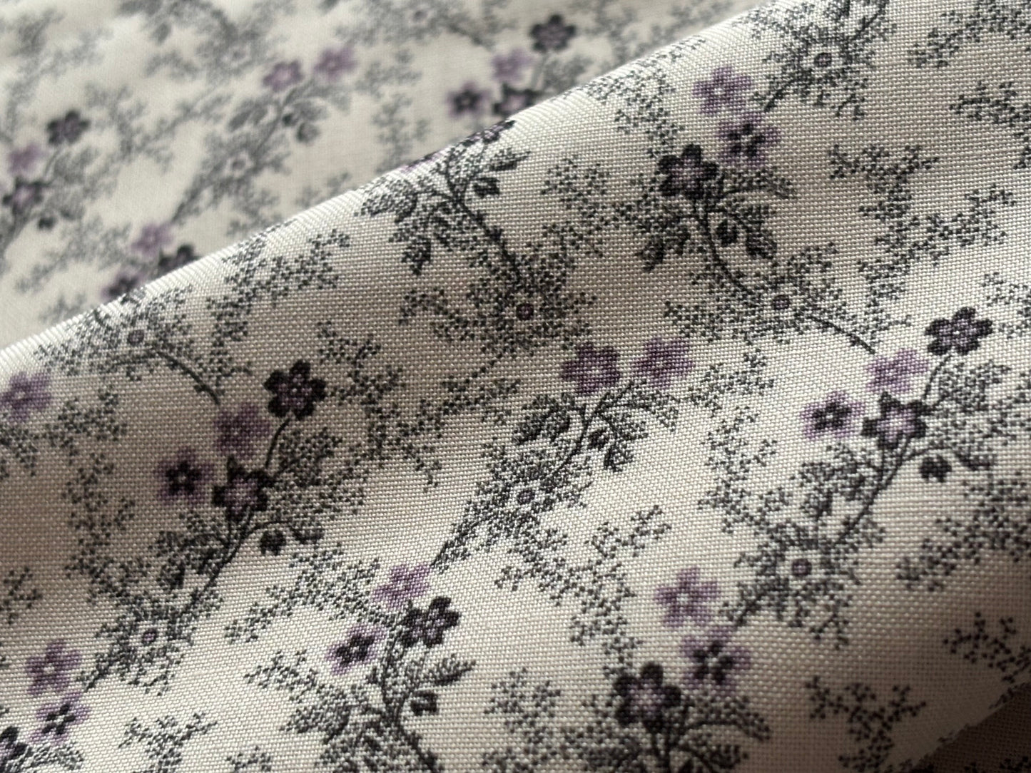 Baumwollstoff Blümchen Royal Violett