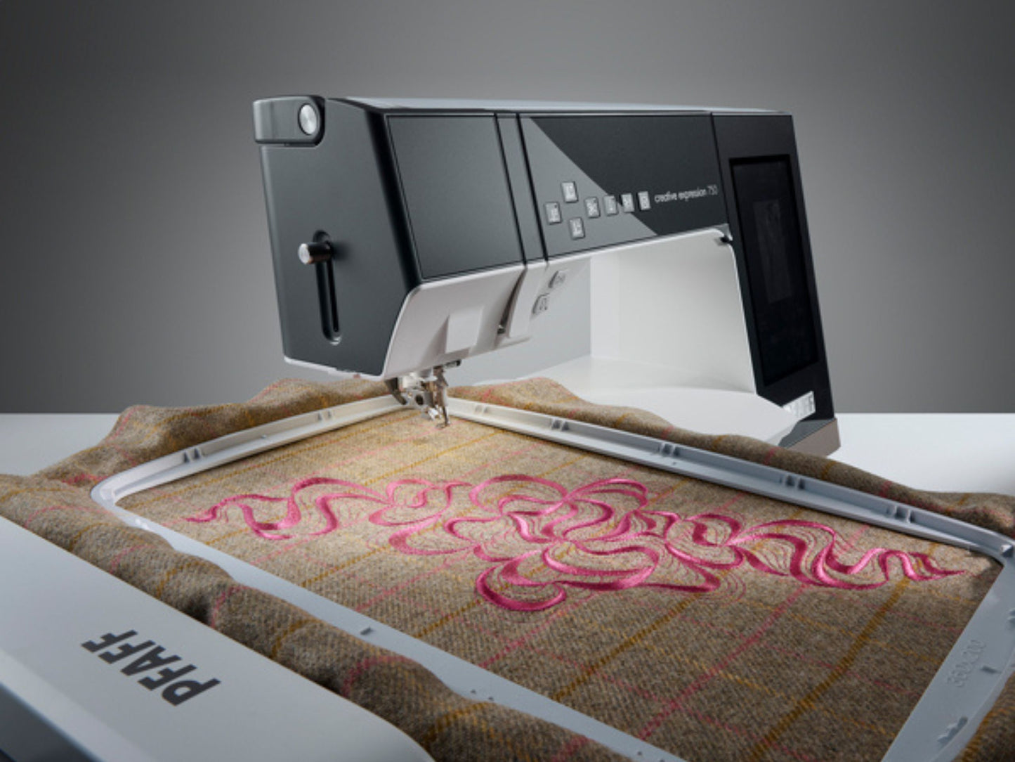 Pfaff creative expression 750 Stick-/Nähmaschine