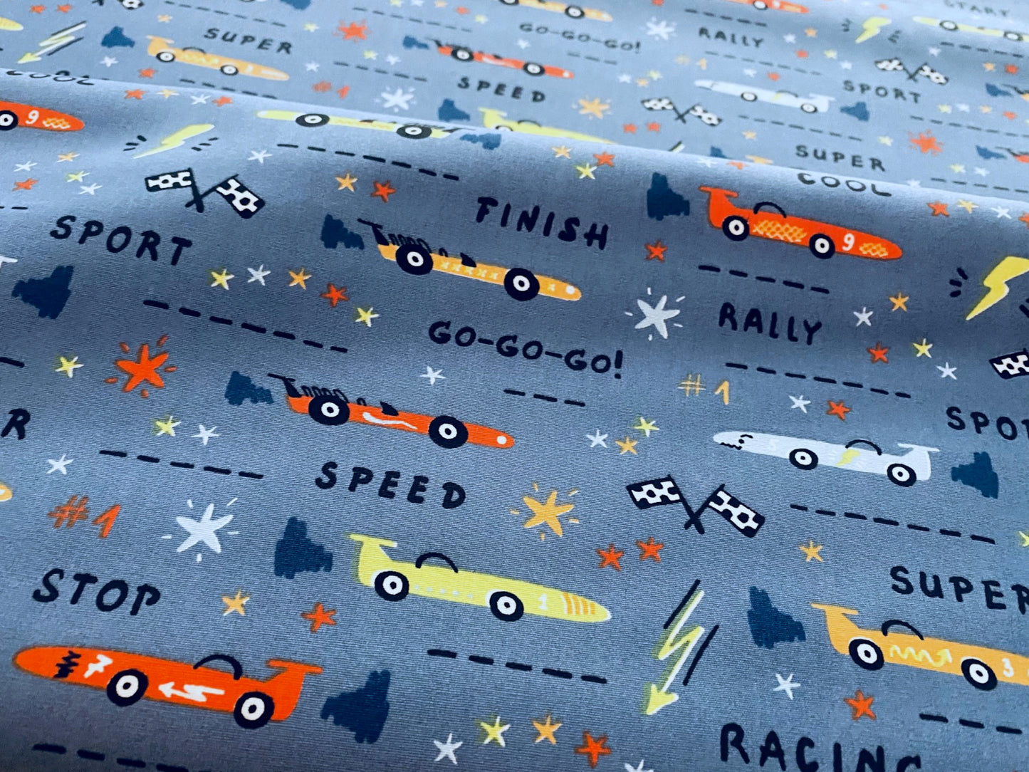 Kinderstoff Bunte Autos auf Blau Go