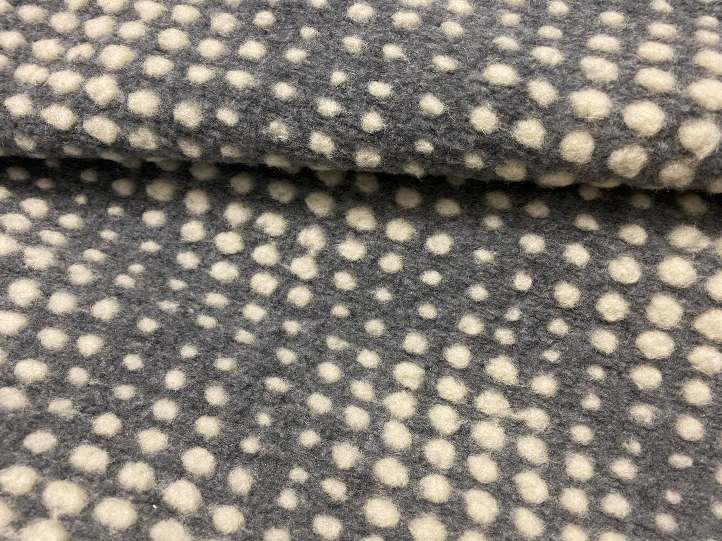 Winterstoff Jacquard Grau gepunktet