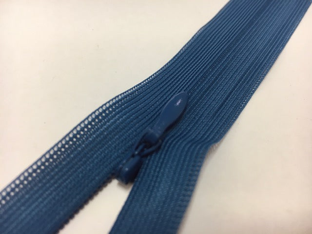 Nahtverdeckter Reißverschluss Rauchblau 40 cm