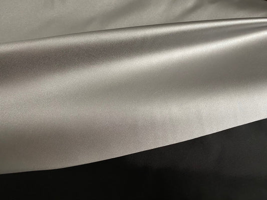 Leichter Verdunklungsstoff