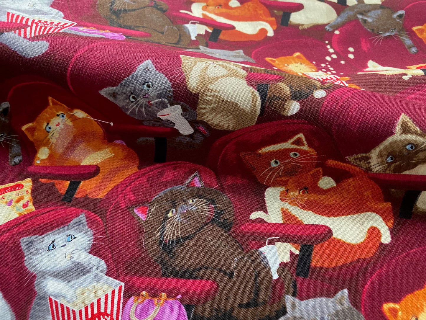 Baumwollstoff Katzen im Kino