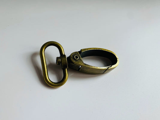 Karabiner 25 mm Altgold Oval