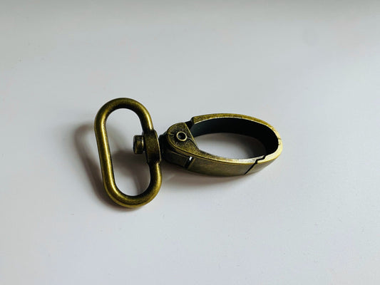 Karabiner 25 mm Altgold Oval