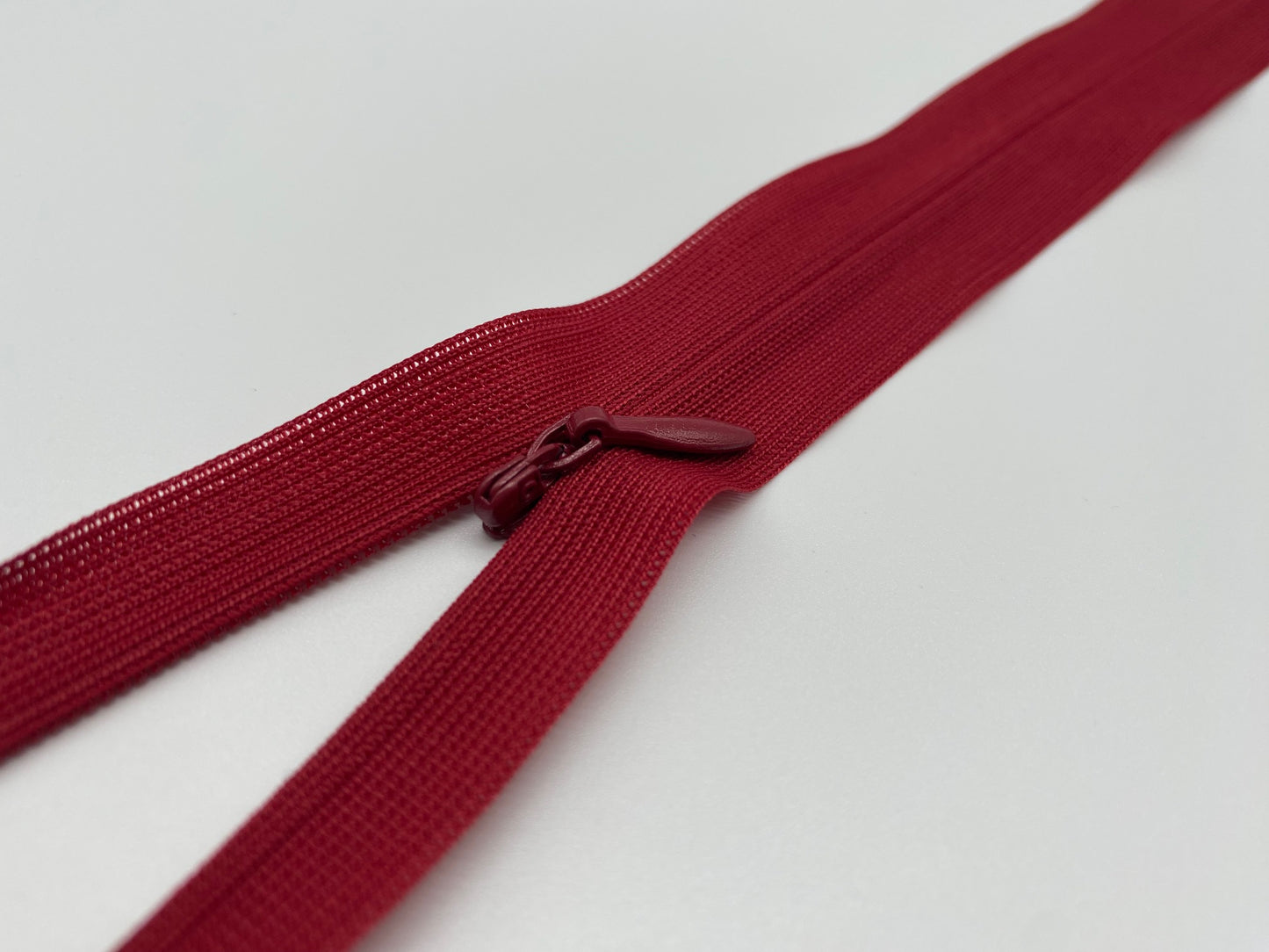 Nahtverdeckter Reißverschluss Bordeaux Weinrot 40 cm