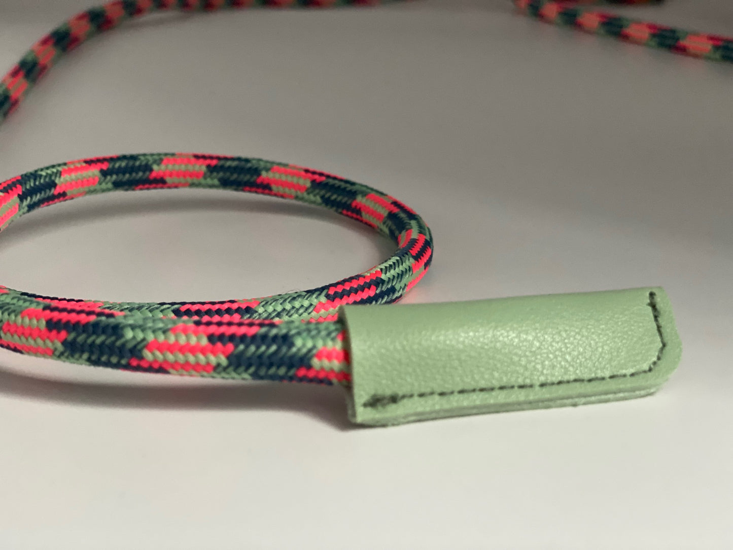 Kordelenden Pastellblau Nappaleder