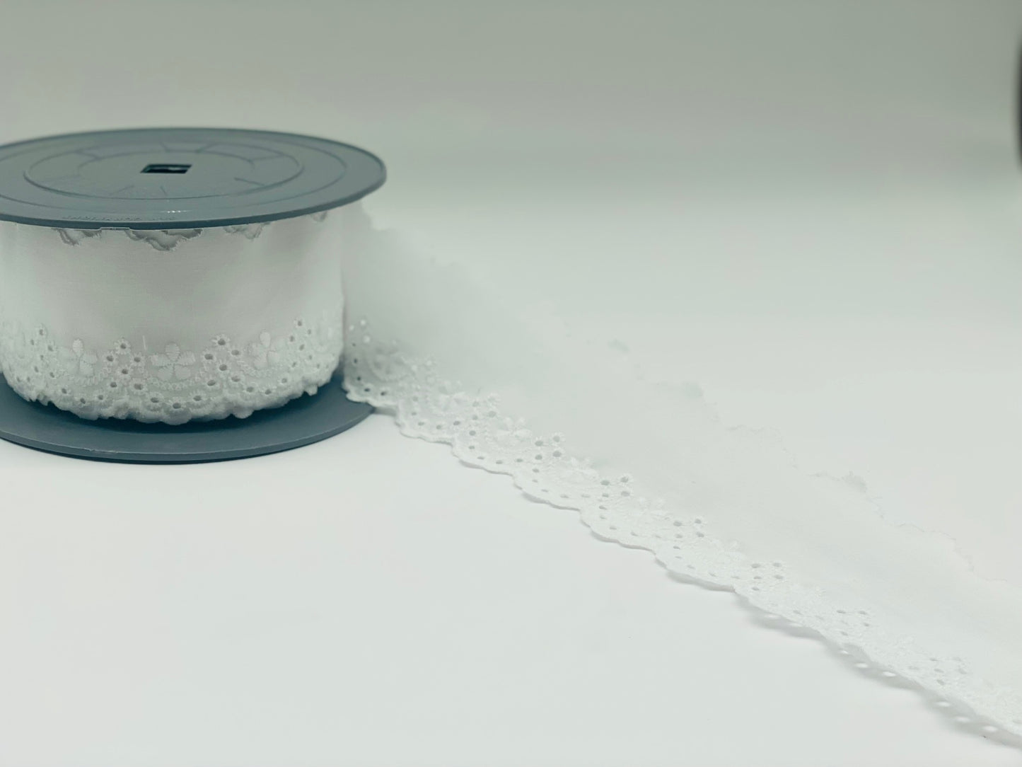 Weiße Spitzenbordüre 50 mm breit