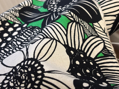 Dekostoff Mega Blumen Schwarz Grün