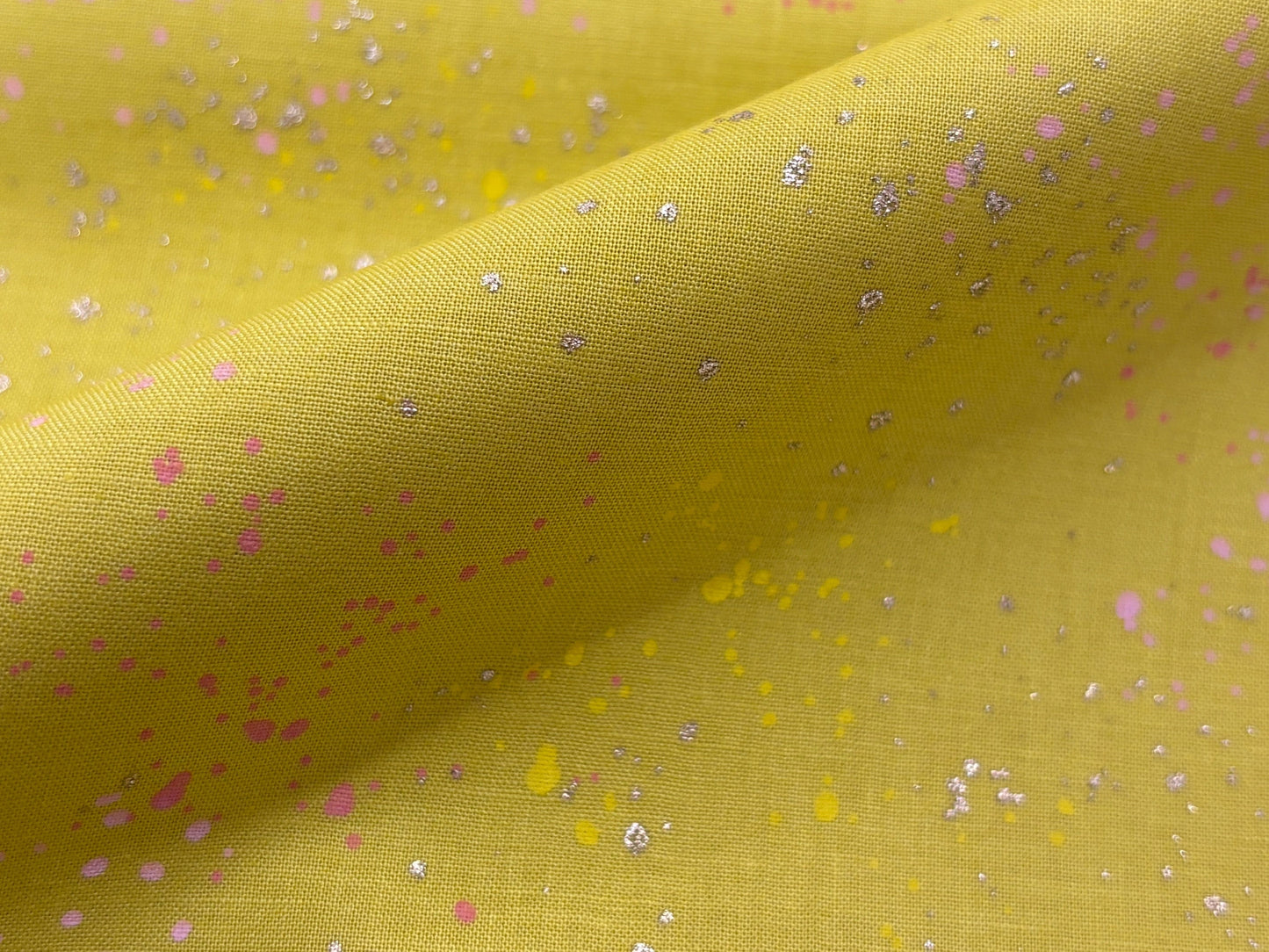 Baumwollstoff Speckled gesprenkelt Senfgelb Gold Ruby Star