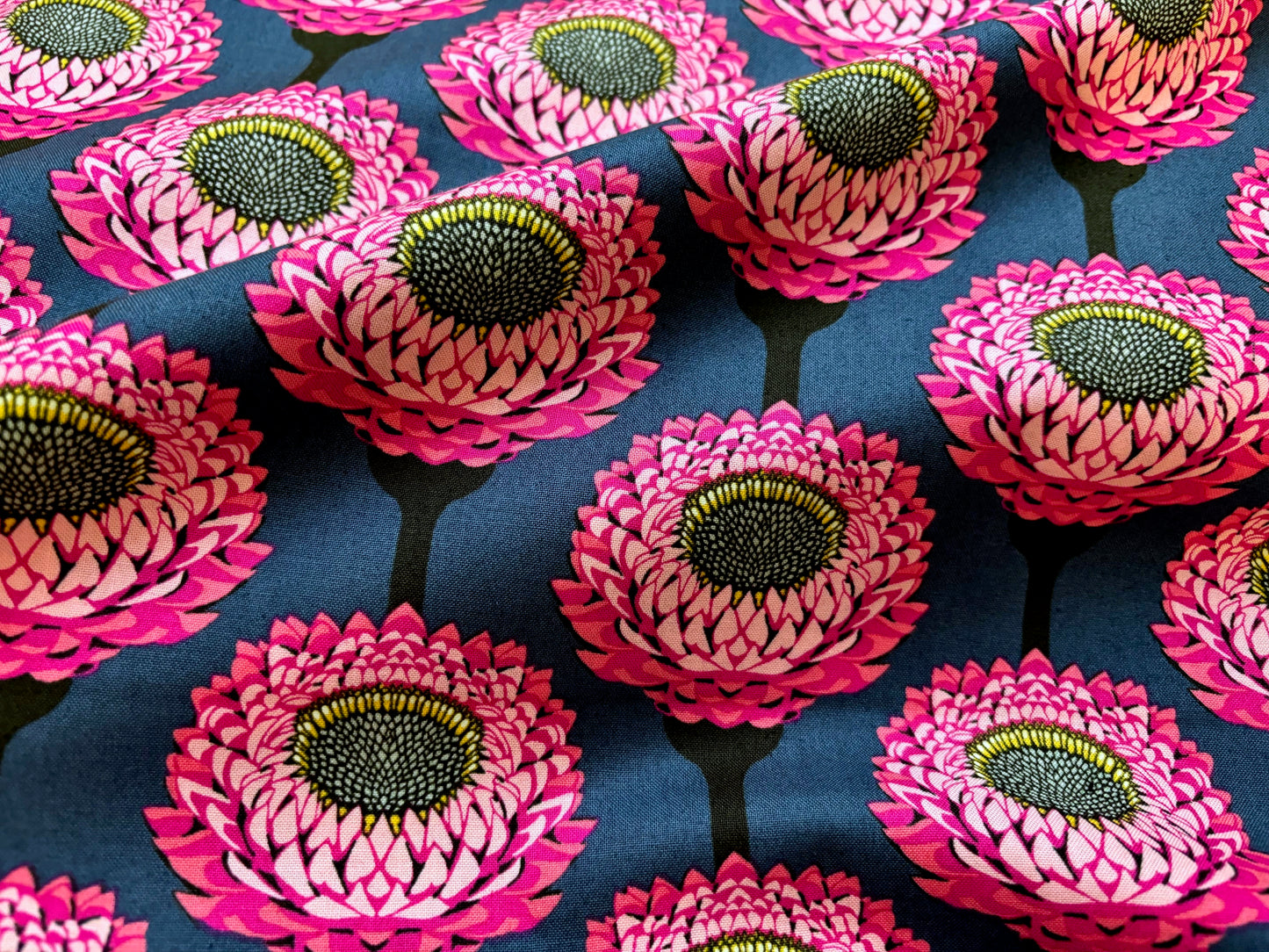 Baumwollstoff Iconic Blüten Pink