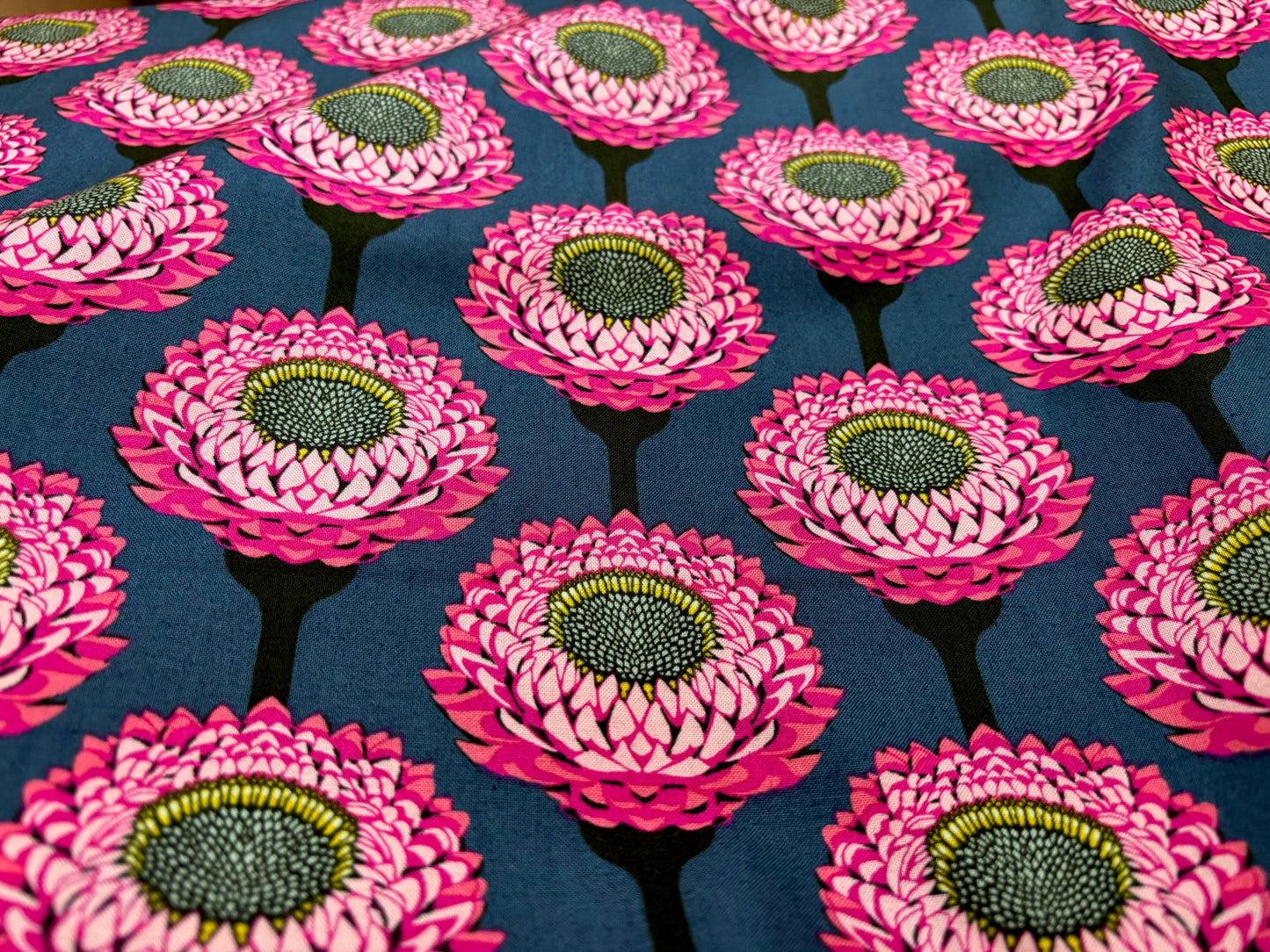 Baumwollstoff Iconic Blüten Pink