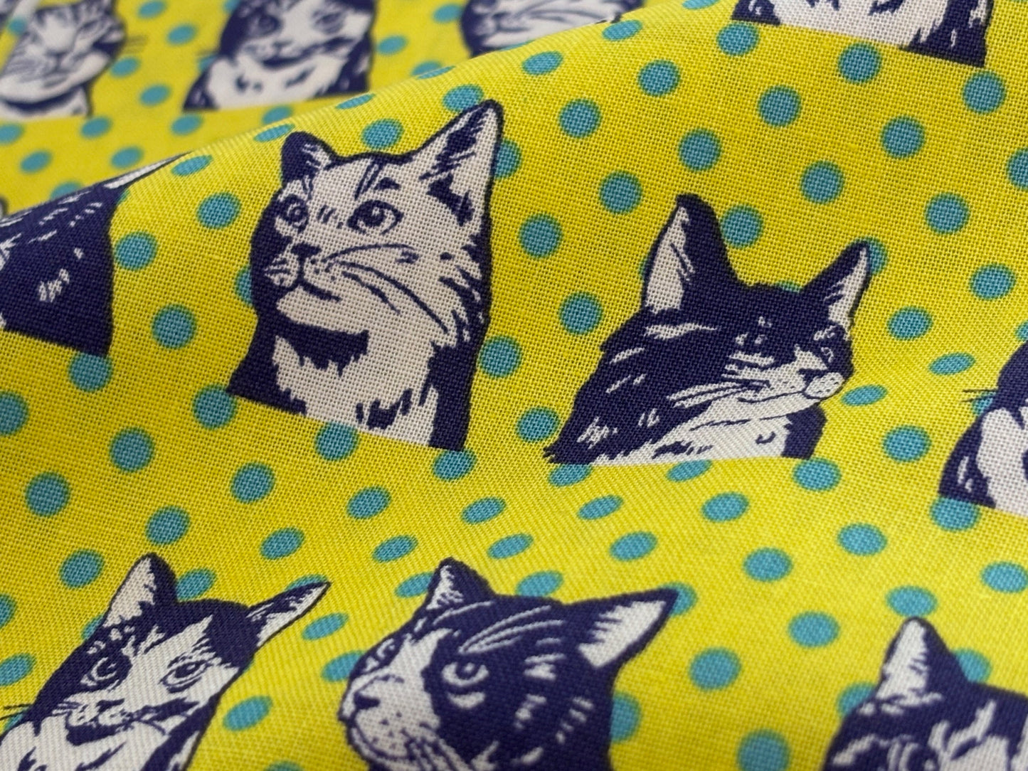 Baumwollstoff Katzen Gelb gepunktet