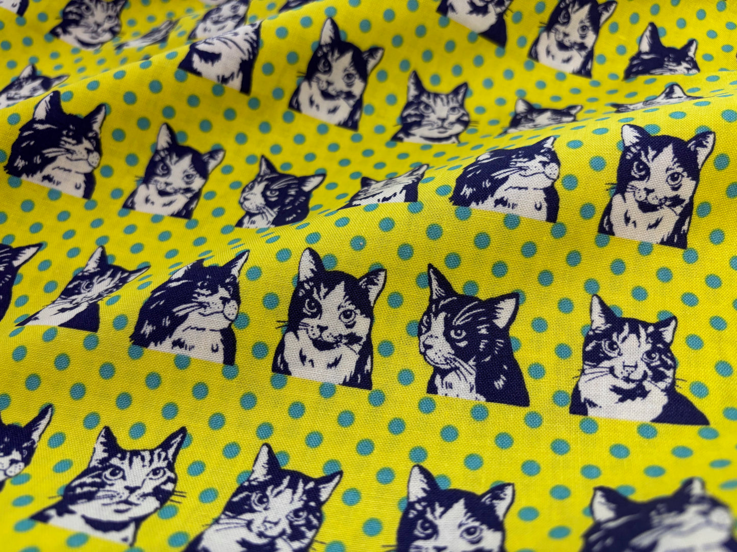 Baumwollstoff Katzen Gelb gepunktet