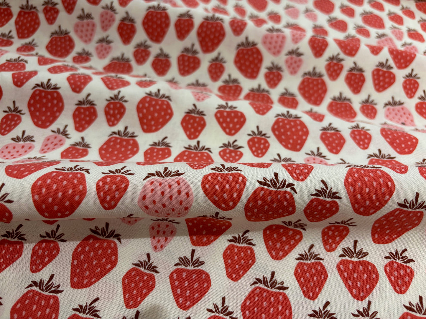 Baumwollstoff Erdbeeren Under the