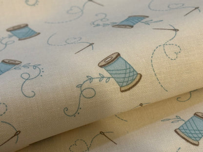 Baumwollstoff Mit Nadel und Faden