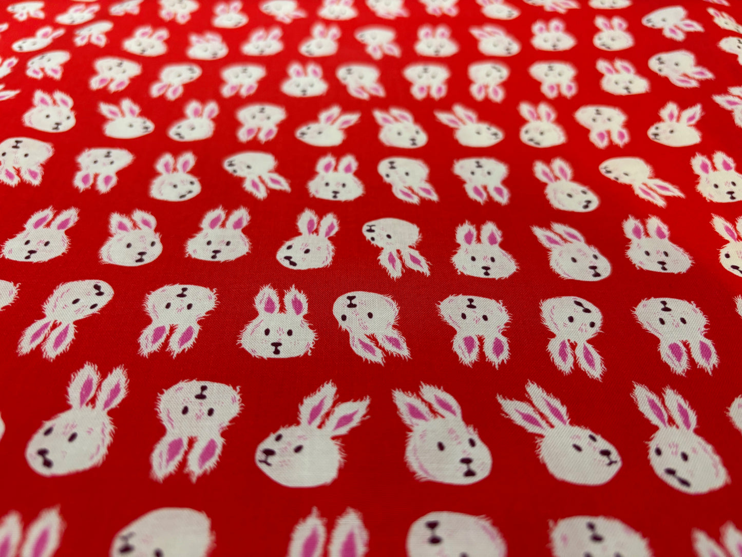 Baumwollstoff Hello Alice Hasen Rot