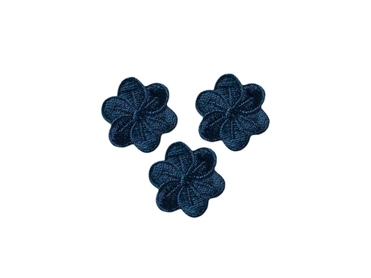 Drei dunkelblaue Blümchen Bügelbild/Applikation