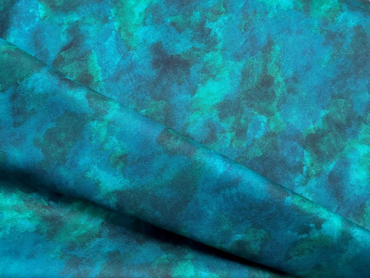 Baumwollstoff Shadow Wolkig marmoriert Luscious Grün