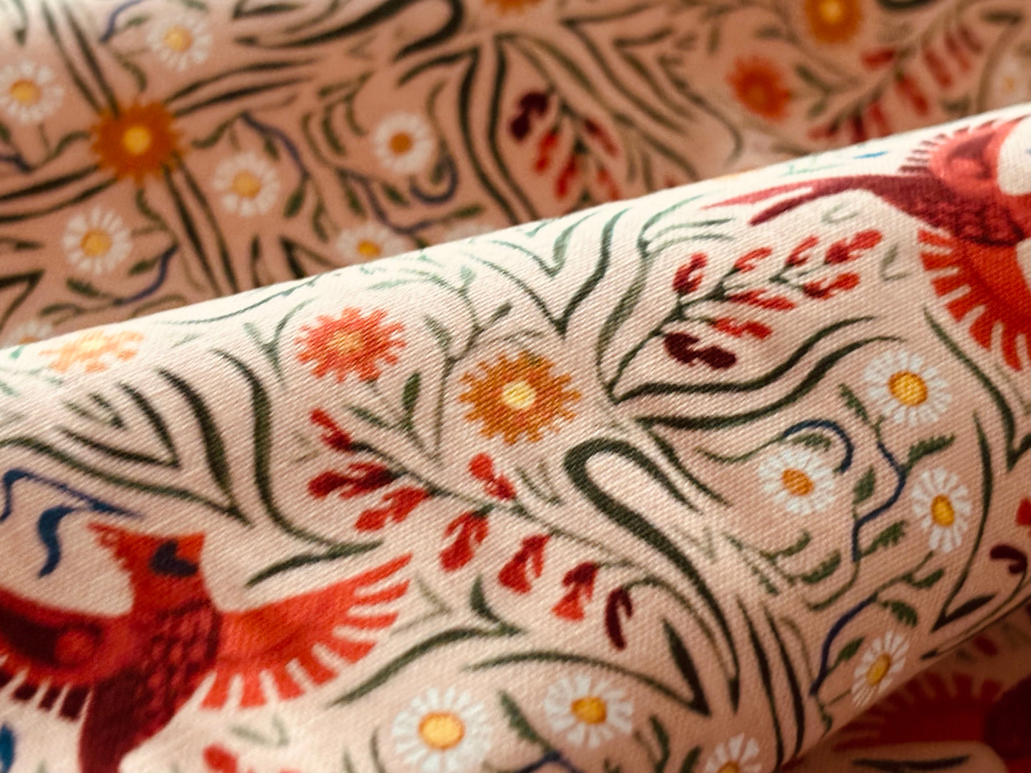 Baumwollstoff Backyard Wonder Floral Lachs