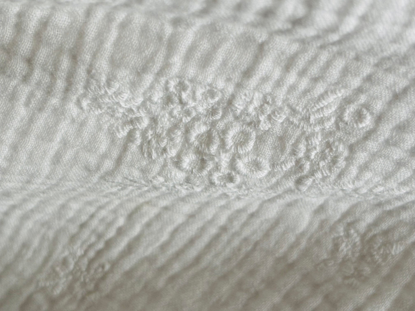 Musselin/Gauze Weiß mit Stickerei