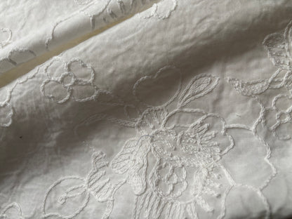 Baumwoll-Voile Weiß mit Blumenstickerei