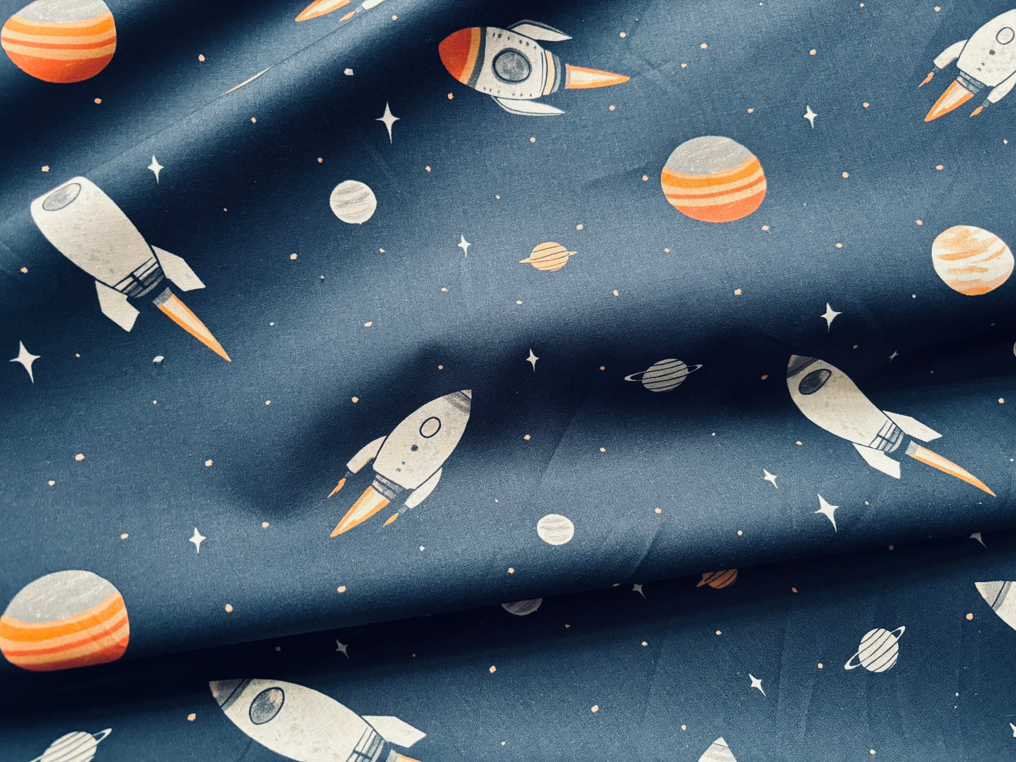 Baumwollstoff Planeten und Raketen Dunkelblau