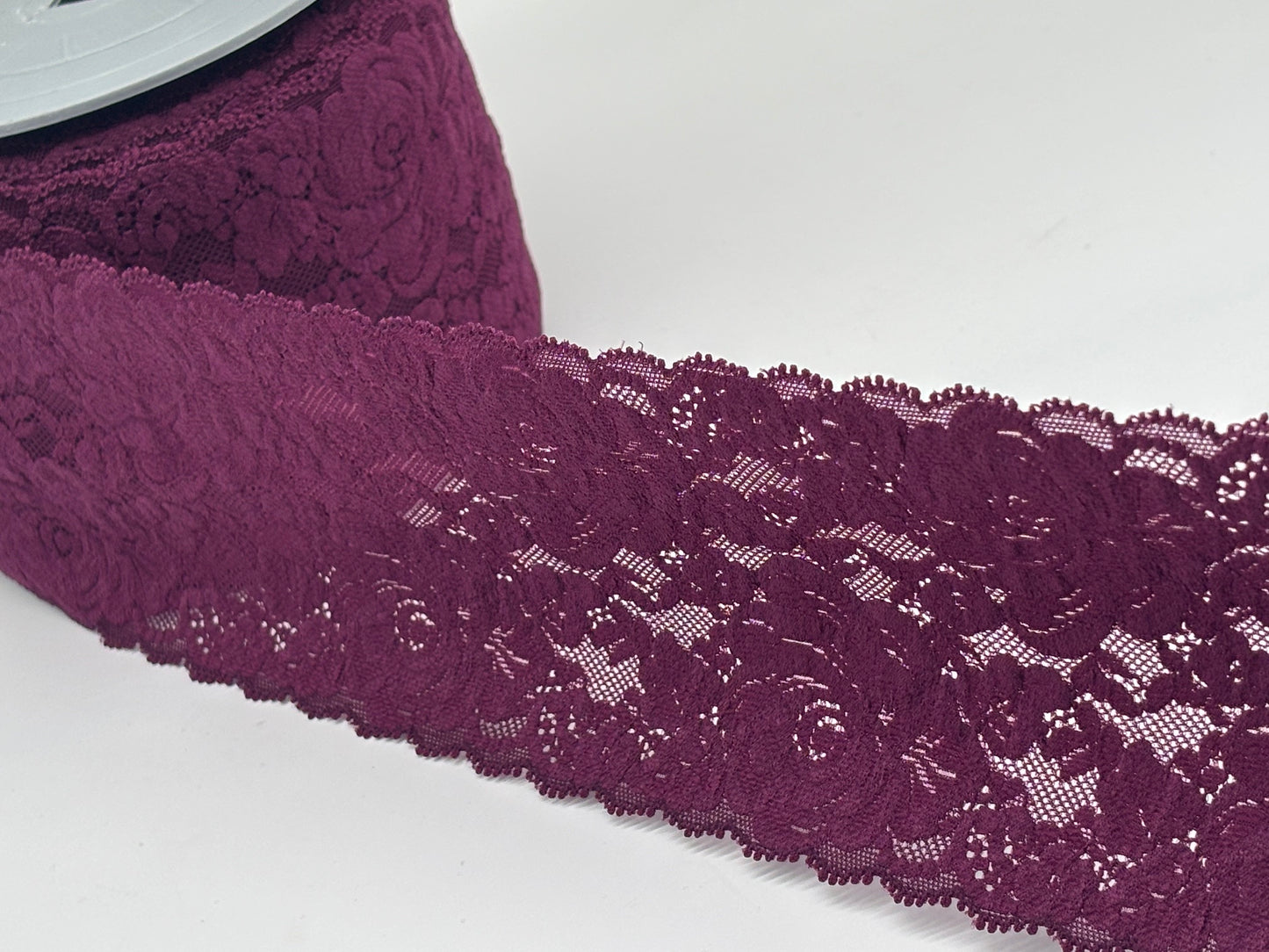 Elastische Spitzenbordüre Aubergine 100 mm